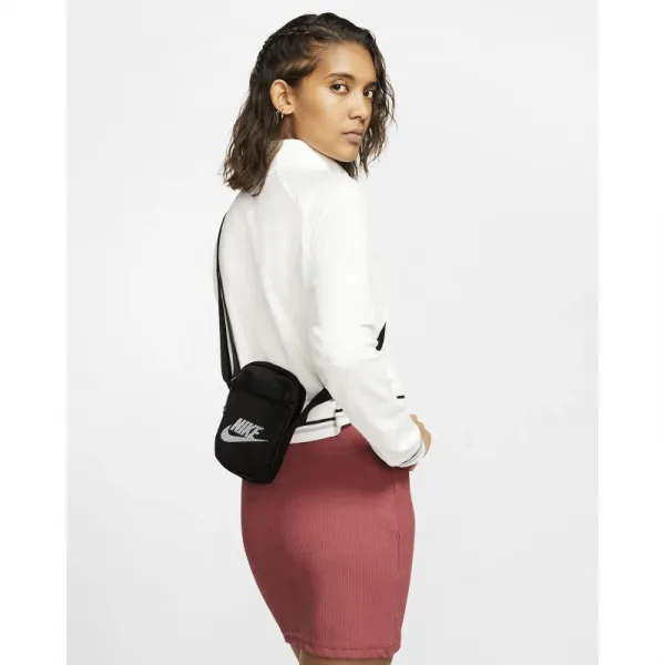 Malá taška cez rameno NIKE NK HERITAGE S CROSSBODY