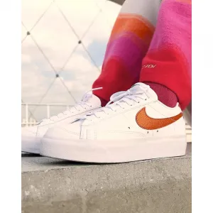 Dámska vychádzková obuv NIKE Blazer Low Platform white black sail metallic copper