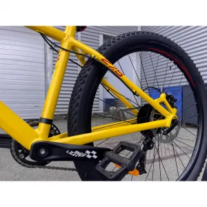 Juniorský horský bicykel AMULET 27,5 Tomcat 1.9 SH, lemon chrome red