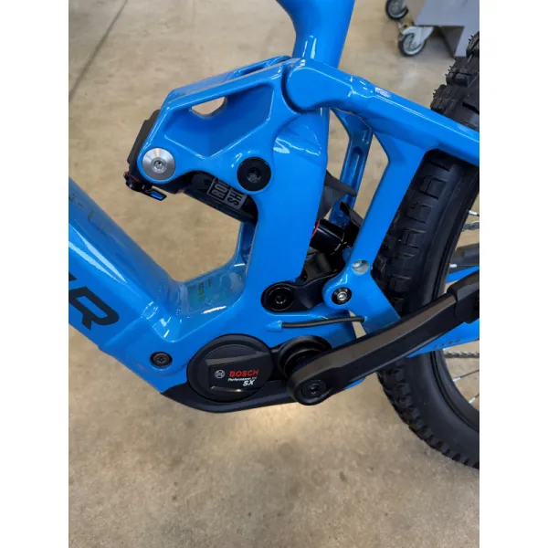 Horský elektrobicykel MONDRAKER Sly R, marlin blue racing silver obsidian grey