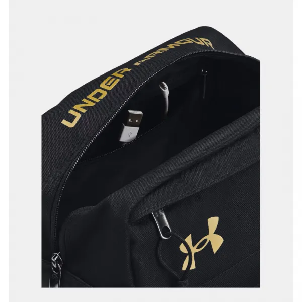 Malá taška cez rameno UNDER ARMOUR UA Contain Travel Kit-BLK