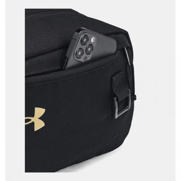 Malá taška cez rameno UNDER ARMOUR UA Contain Travel Kit-BLK