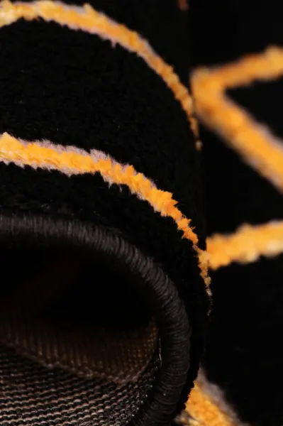 Koberec Diamond  K4427G BLACK / GOLD Tyro