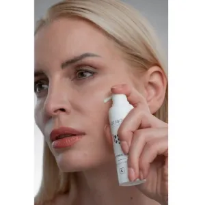 Pleťové sérum s 0,2% retinolom proti vráskam Biotrade 30ml