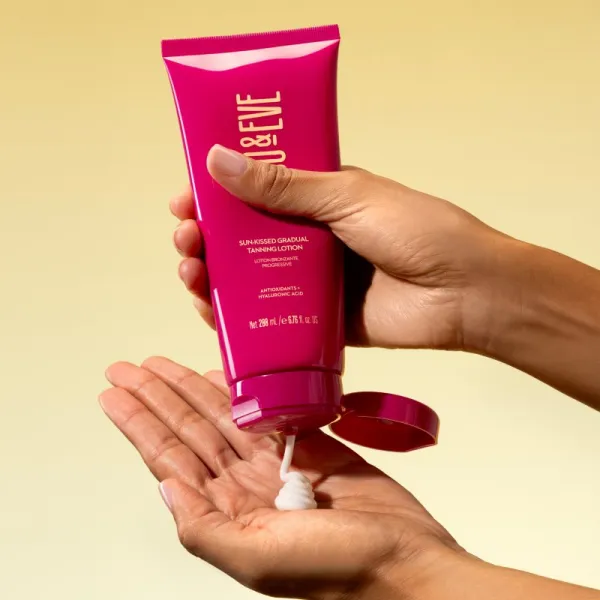 Coco & Eve Sunny Honey Sun-kissed Gradual Tanning Lotion samoopaľovacie mlieko pre postupné opálenie s vôňou Coco-Mango 200 ml