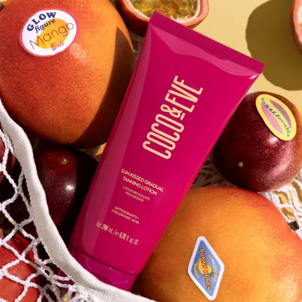Coco & Eve Sunny Honey Sun-kissed Gradual Tanning Lotion samoopaľovacie mlieko pre postupné opálenie s vôňou Coco-Mango 200 ml