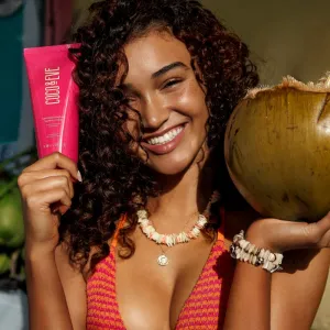 Coco & Eve Sunny Honey Sun-kissed Gradual Tanning Lotion samoopaľovacie mlieko pre postupné opálenie s vôňou Coco-Mango 200 ml