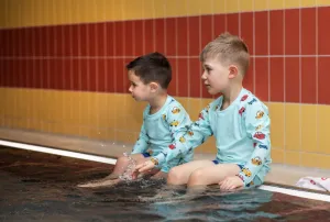 Dětské plážové uv tričko aquakiddo uv protection shirt cars 2-4