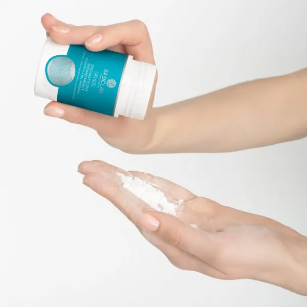BasicLab Dermocosmetics Micellis jemný enzymatický peeling pre suchú až citlivú pleť 35 g