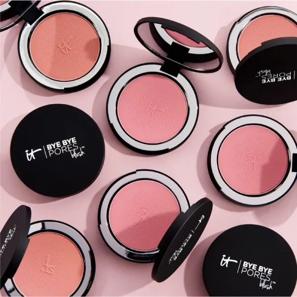 IT Cosmetics Bye Bye Pores Blush lícenka odtieň Naturally Pretty 5.44 g