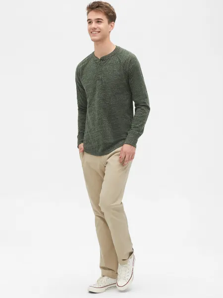 GAP Pants essential khakis in straight fit with Flex - Men
