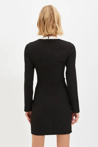 Trendyol Black gombíky detailne tkané šaty