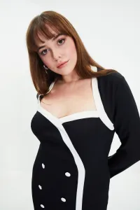 Trendyol Black gombíky detailne tkané šaty