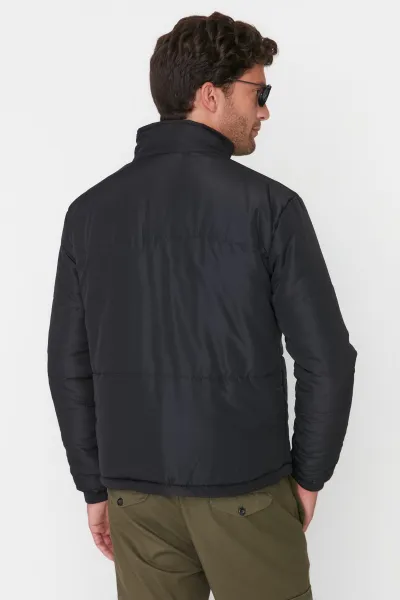 Trendyol čierny pánsky regular fit nafúknutý kabát.