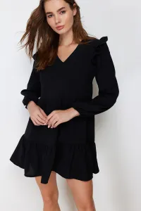 Trendyol Black Gathered Ruffle Detail Mini tkané šaty