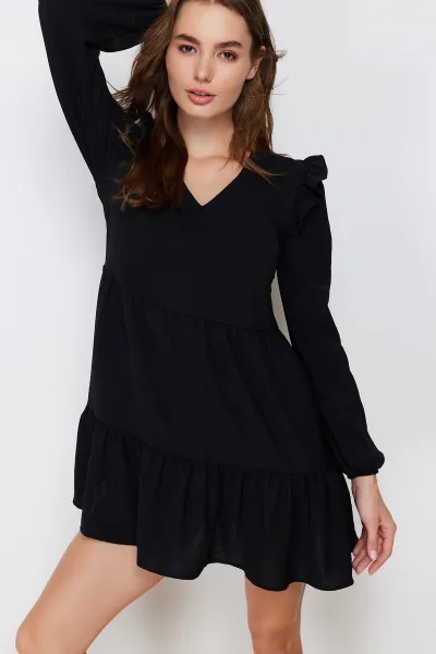 Trendyol Black Gathered Ruffle Detail Mini tkané šaty