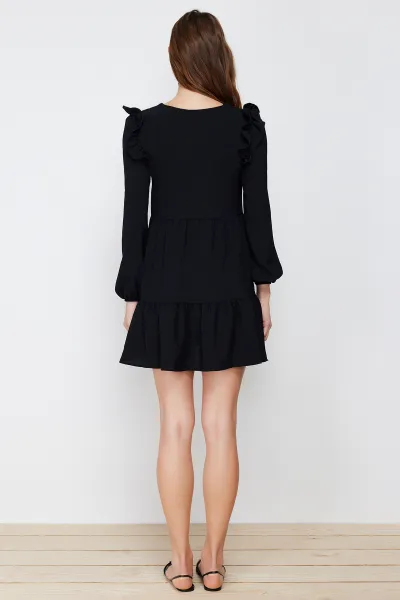 Trendyol Black Gathered Ruffle Detail Mini tkané šaty