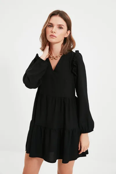 Trendyol Black Gathered Ruffle Detail Mini tkané šaty