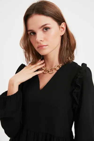 Trendyol Black Gathered Ruffle Detail Mini tkané šaty