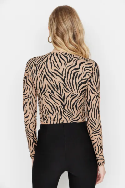 Trendyol viacfarebná vzorovaná vypasovaná/umiestnená Crew Neck Crop Stretch Pletená blúzka