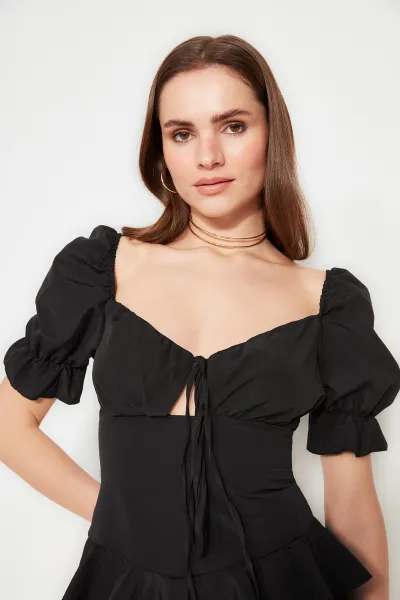 Trendyol Black Otvorený pás/Skater Flounce Poplin Elegantné večerné šaty