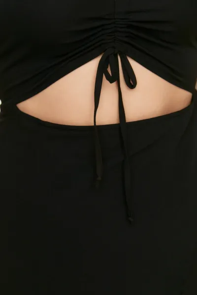 Trendyol Curve Čierne tkané šaty s volánom a detailom výrezu