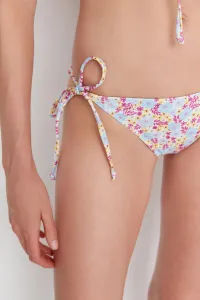 Trendyol Chrumkavé Bikini Nohavičky s Kvetinovým Vzorom s Detailom na Uväzovanie