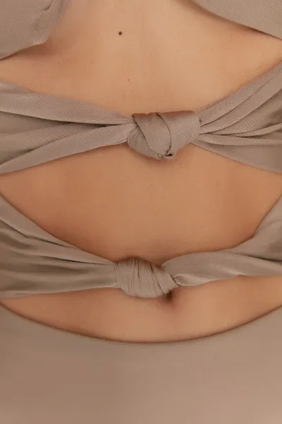 Trendyol nork vystrihol detailné plavky