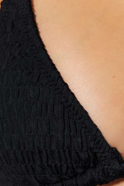 Trendyol Čierny Trojuholník Gippie Bikini Top