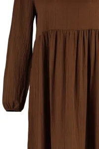 Trendyol hnedý stojaci golier Crinkle široký strih tkané šaty