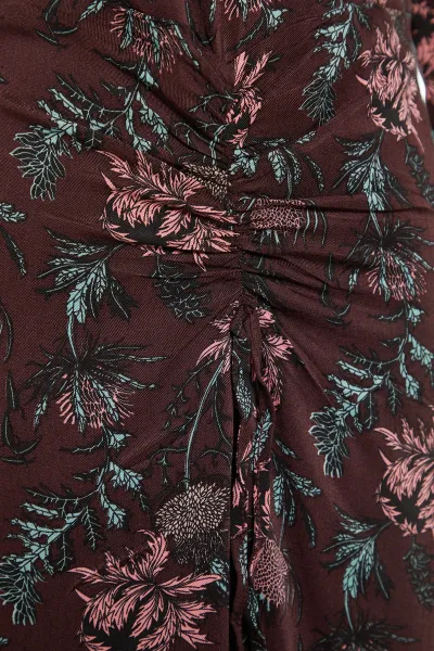 Trendyol Burgundy tkaný zhromaždil detailné tkané šaty