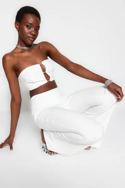 Trendyol Ecru Crop Podšitý Tkaný Lesklý Kameň S Detailom Výrezu Bustier