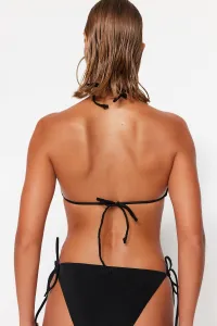 Trendyol čierny trojuholník vyšívané bikiny top