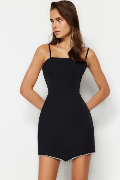 Trendyol Čierne lesklé kamenné elegantné večerné šaty