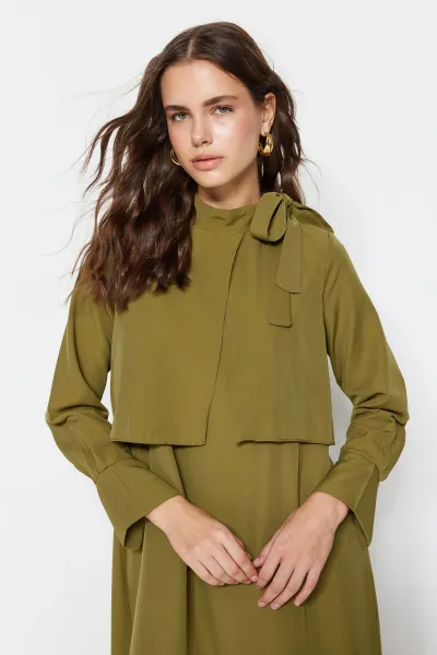 Trendyol khaki tkané šaty s detailom kravaty na golieri