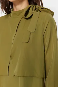 Trendyol khaki tkané šaty s detailom kravaty na golieri
