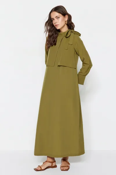 Trendyol khaki tkané šaty s detailom kravaty na golieri