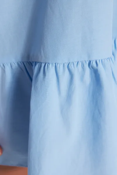 Trendyol Blue mini tkané šaty s vysokým golierom