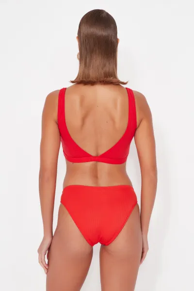 Trendyol Red Bralette textúrovaný top bikín