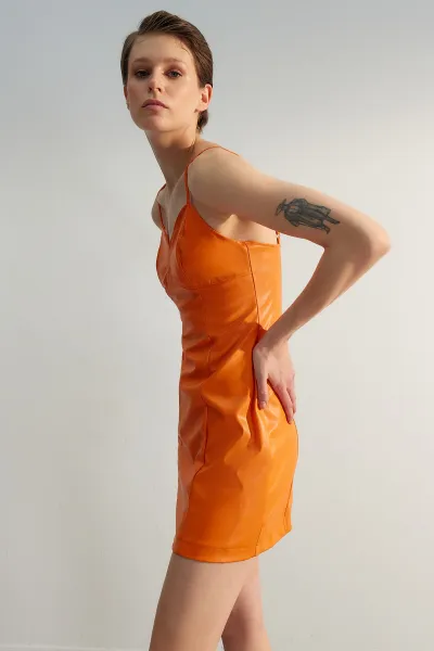 Oranžové mini tkané šaty s detailom tkaného lemovania od Trendyol