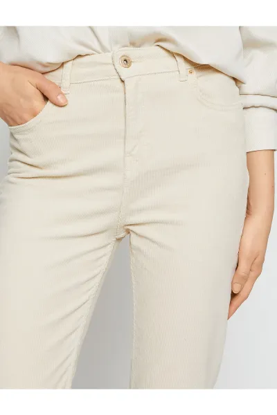 Koton Hispánske crop nohavice Manšestrové nohavice slim fit