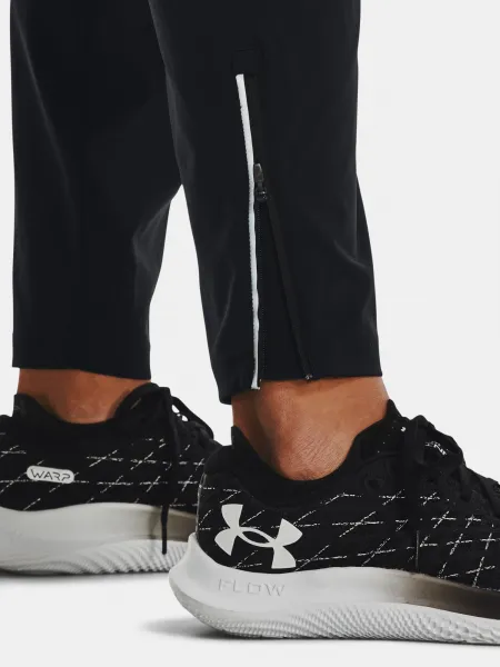 Nohavice a kraťasy pre ženy Under Armour - čierna