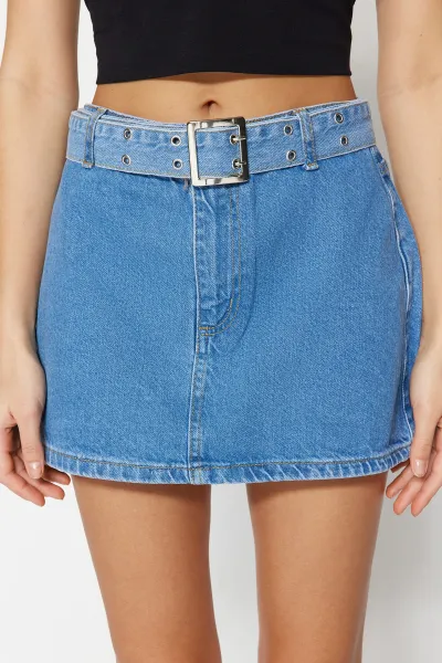 Modrá minisukňa z denimu s opaskom od značky Trendyol
