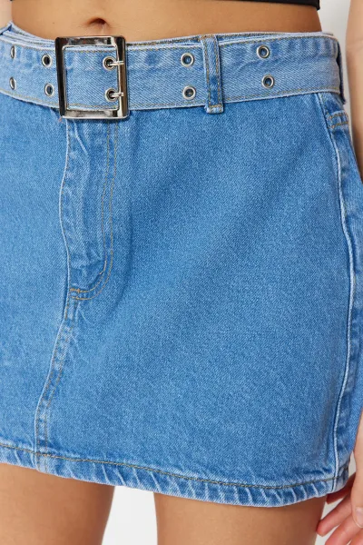 Modrá minisukňa z denimu s opaskom od značky Trendyol