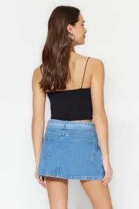 Modrá minisukňa z denimu s opaskom od značky Trendyol