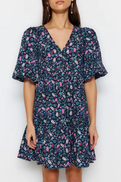 Trendyol Navy Blue Wide Cut Mini tkané šaty s kvetinovým vzorom