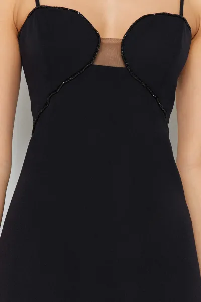 Trendyol Black Chest detailné večerné šaty