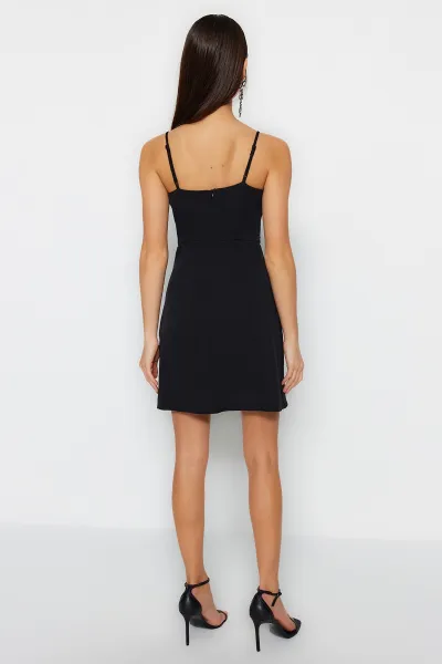 Trendyol Black Chest detailné večerné šaty