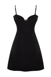 Trendyol Black Chest detailné večerné šaty