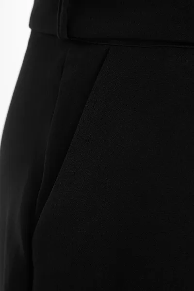 Trendyol Curve Black Finike Carrot Woven Shorts & Bermuda